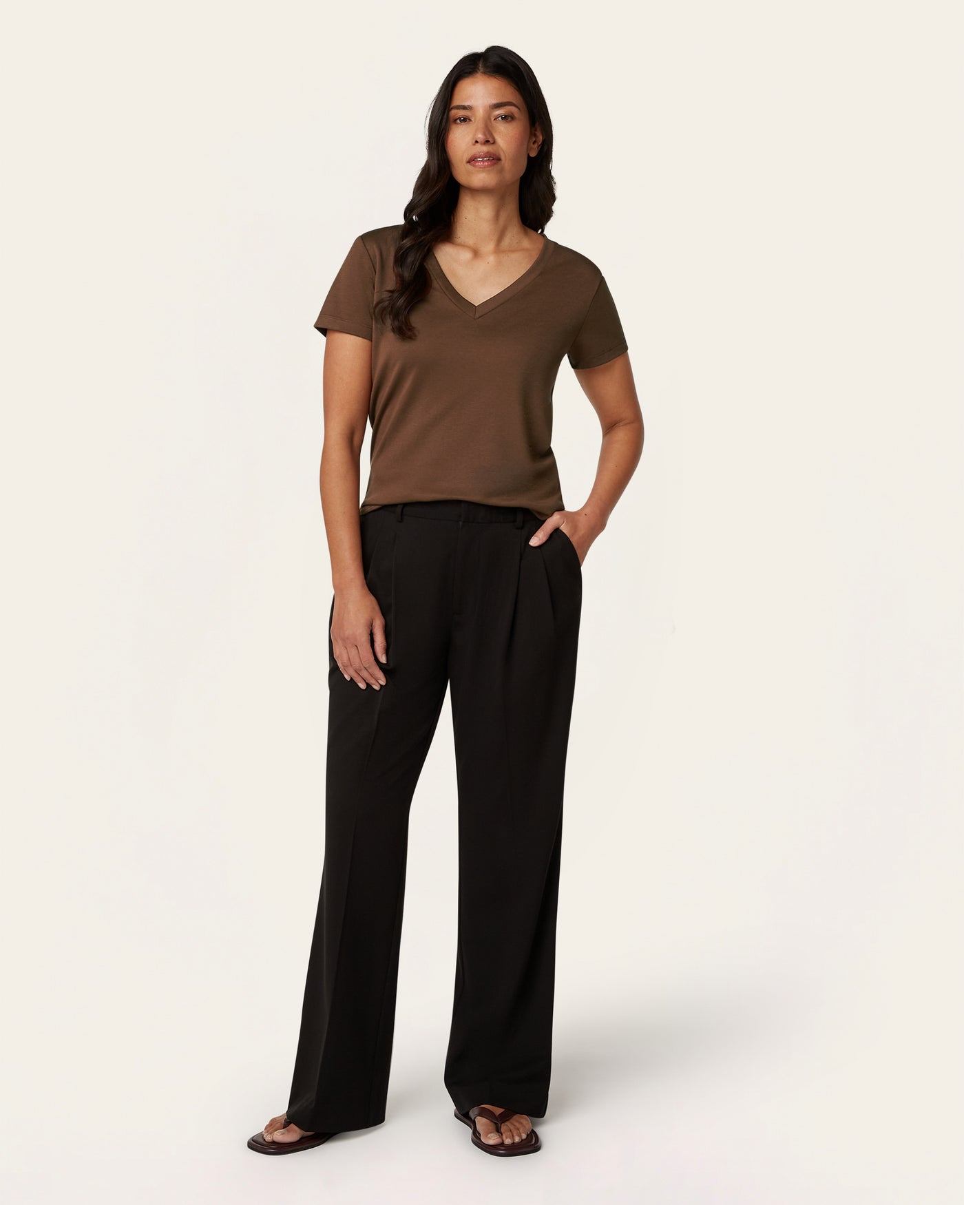 Interlock V-neck Slim Fit T-shirt - Brown