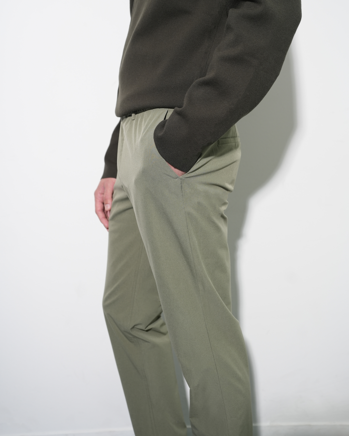 Light-weight pants olive